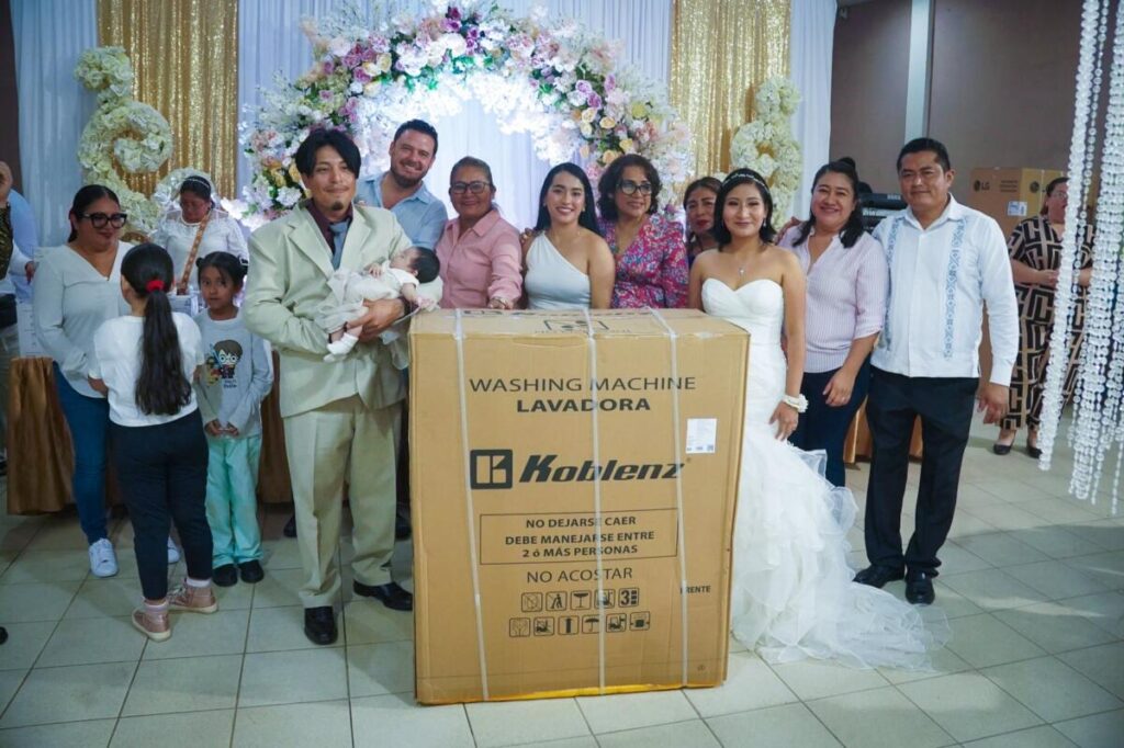 Cirilo Vázquez Parissi celebra en grande las Bodas Colectivas 2026 en Cosoleacaque Cirilo Vázquez Parissi celebra en grande las Bodas Colectivas 2026 en Cosoleacaque