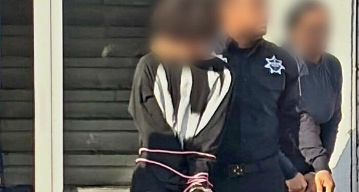 Adolescente 4$!n4 a dos maestras en una preparatoria en Michoacán; ya está detenido. Adolescente 4$!n4 a dos maestras en una preparatoria en Michoacán; ya está detenido.