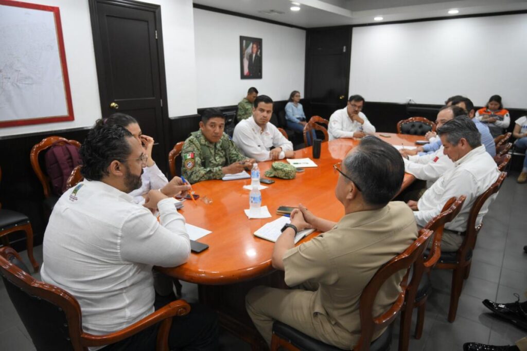 Coordina Pedro Miguel Rosaldo acciones con Federación y Estado ante presencia de hidrocarburo en el litoral.