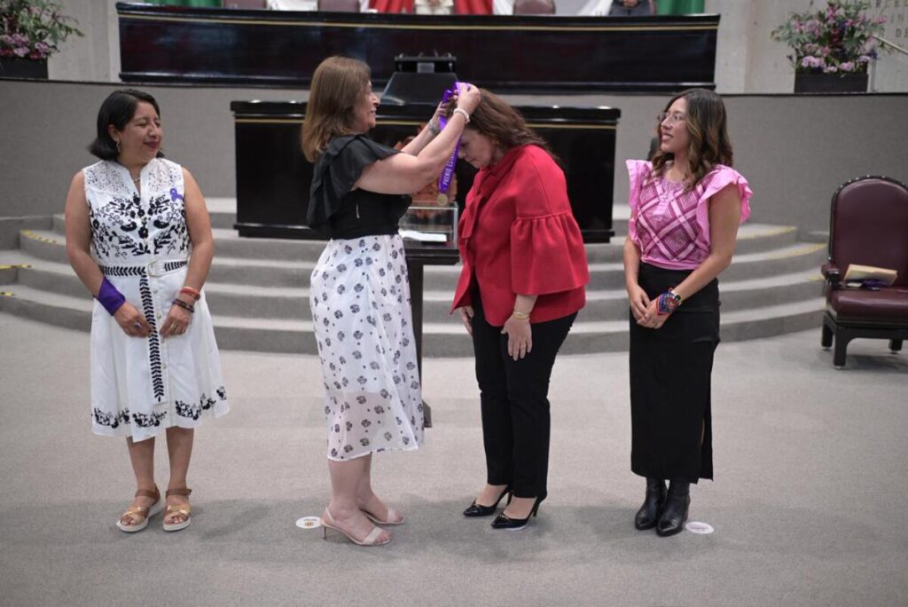 Entrega Congreso de Veracruz a Ana María Autrán el Premio Estatal a la Mujer 2026.