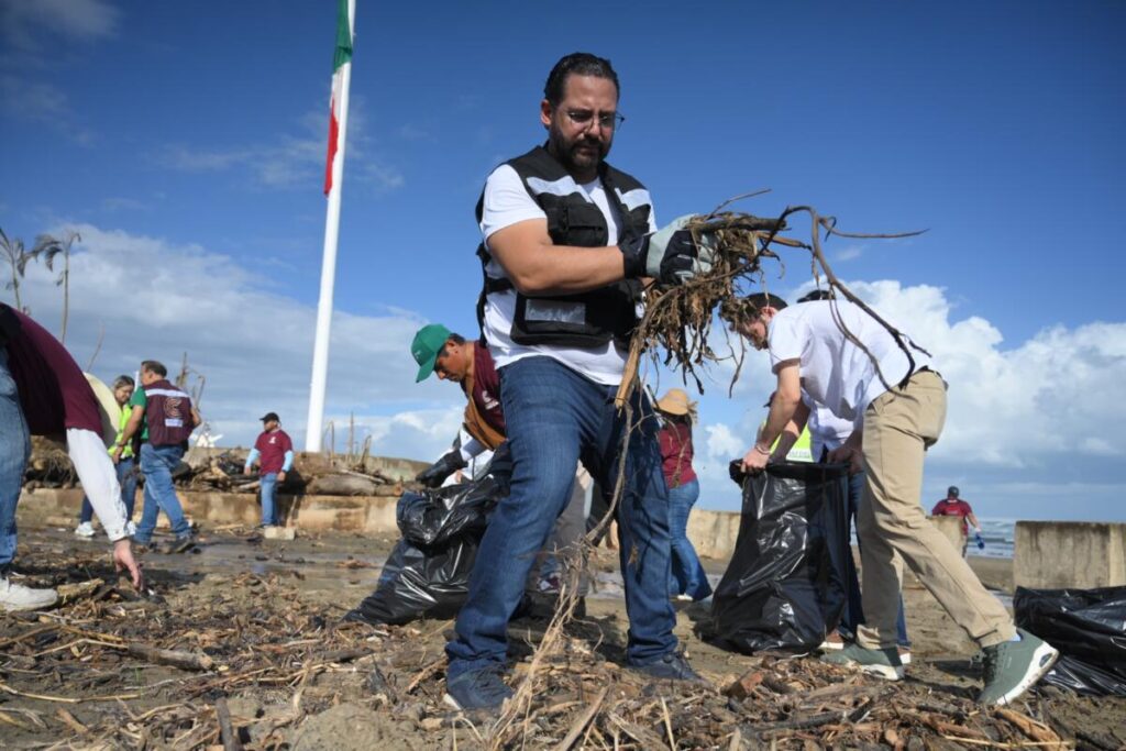 Responde ciudadanía al llamado de Pedro Miguel Rosaldo y se suma a jornada de limpieza en playa de Coatzacoalcos. Responde ciudadanía al llamado de Pedro Miguel Rosaldo y se suma a jornada de limpieza en playa de Coatzacoalcos.