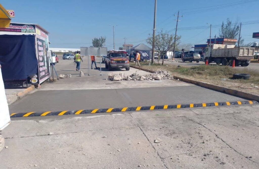 Moderniza Gobierno de Coatzacoalcos vialidades en Ciudad Olmeca con sustitución de topes