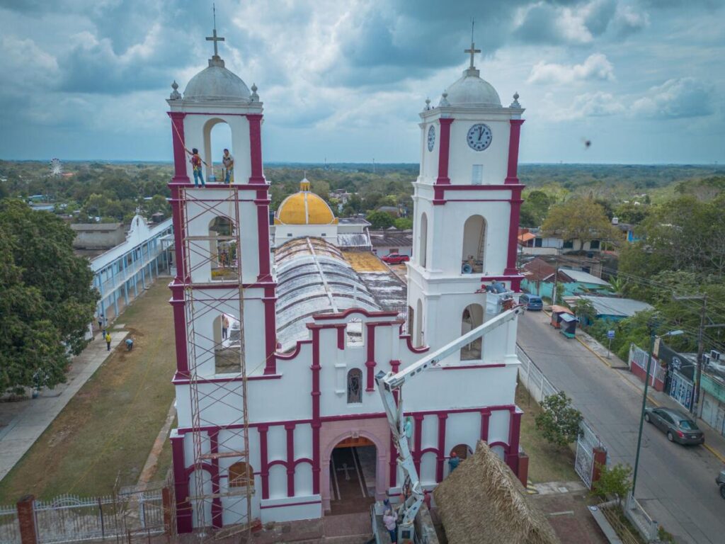 Renuevan imagen de la parroquia Preciosa Sangre de Cristo de Cosoleacaque para recibir a visitantes. Renuevan imagen de la parroquia Preciosa Sangre de Cristo de Cosoleacaque para recibir a visitantes.