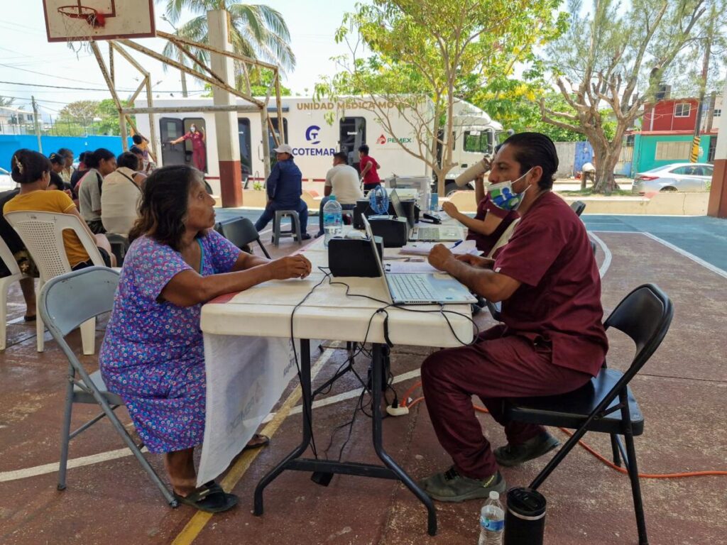 Brinda Unidad Médica Móvil de Pemex atención gratuita en Villa Allende, ejidos y congregaciones