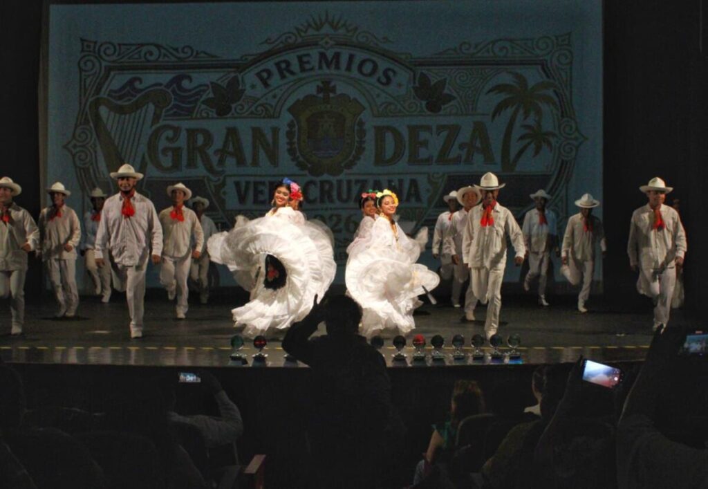 Ballet Coxolitli fue galardonado como grupo revelación en Trayectoria Artística
