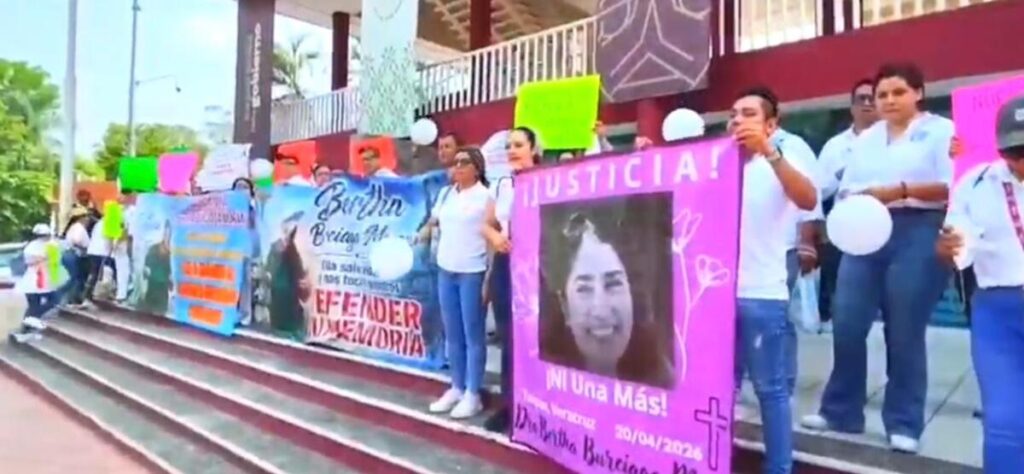 Marchan en Poza Rica por mu3rte de Berta al ser confundida en un operativo de la México-Tuxpan Marchan en Poza Rica por mu3rte de Berta al ser confundida en un operativo de la México-Tuxpan