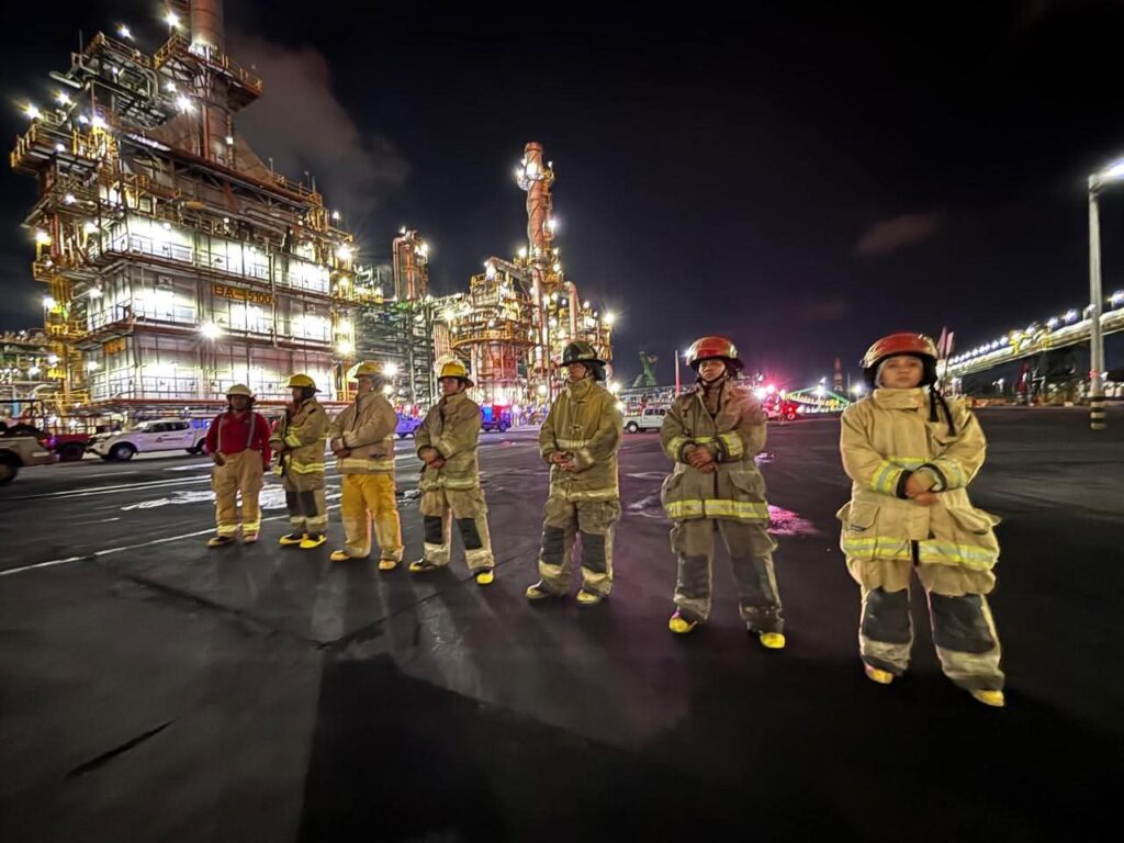 Sofoca Pemex incendio en Planta Coquizadora de Refinería Olmeca.