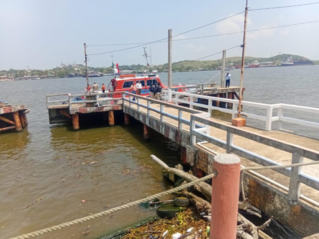 Localizan c4dáv3r de un masculino flotando en el río Coatzacoalcos.