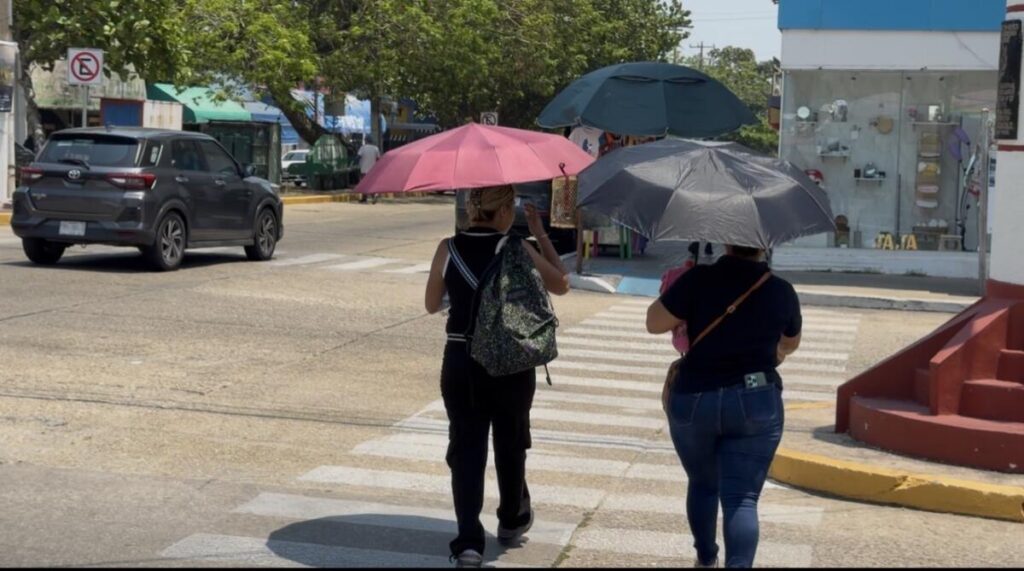 Veracruz atraviesa seis días de alta temperatura, autoridades recomiendan no salir de 11 am a 4 pm Veracruz atraviesa seis días de alta temperatura, autoridades recomiendan no salir de 11 am a 4 pm