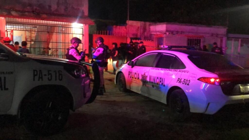 D!$p4r4n contra fachada de un domicilio en la colonia Constituyentes de Coatzacoalcos