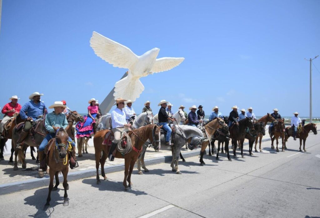 Tradición a caballo: la Gran Cabalgata 2026 llena de música y alegría a Coatzacoalcos