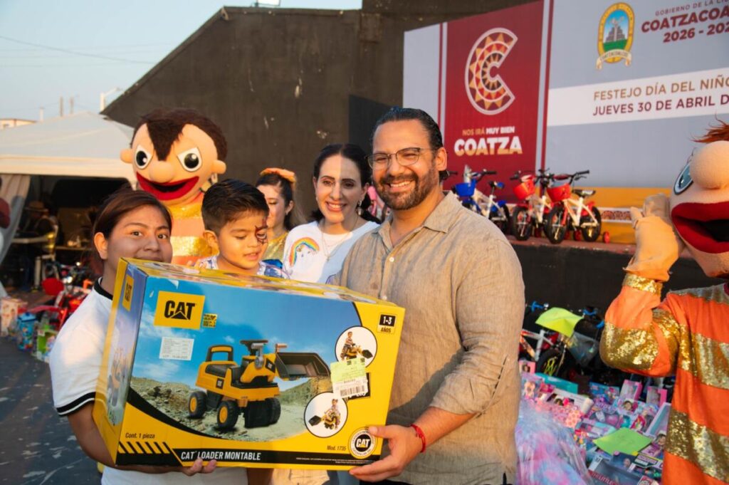 Con la entrega de más de 7 mil regalos, Pedro Miguel Rosaldo García y Sonia Marie Salvador Goraieb celebran Festival Infantil en Coatzacoalcos Con la entrega de más de 7 mil regalos, Pedro Miguel Rosaldo García y Sonia Marie Salvador Goraieb celebran Festival Infantil en Coatzacoalcos