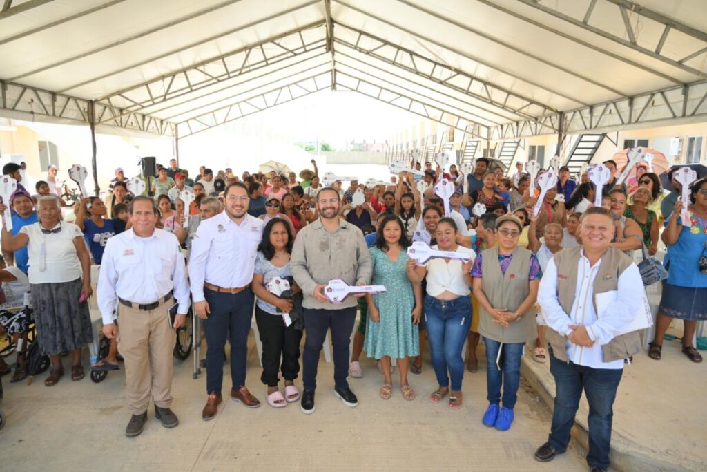 “Estamos aquí para formar hogares”: Entregan viviendas y escrituras a familias reubicadas en Coatzacoalcos