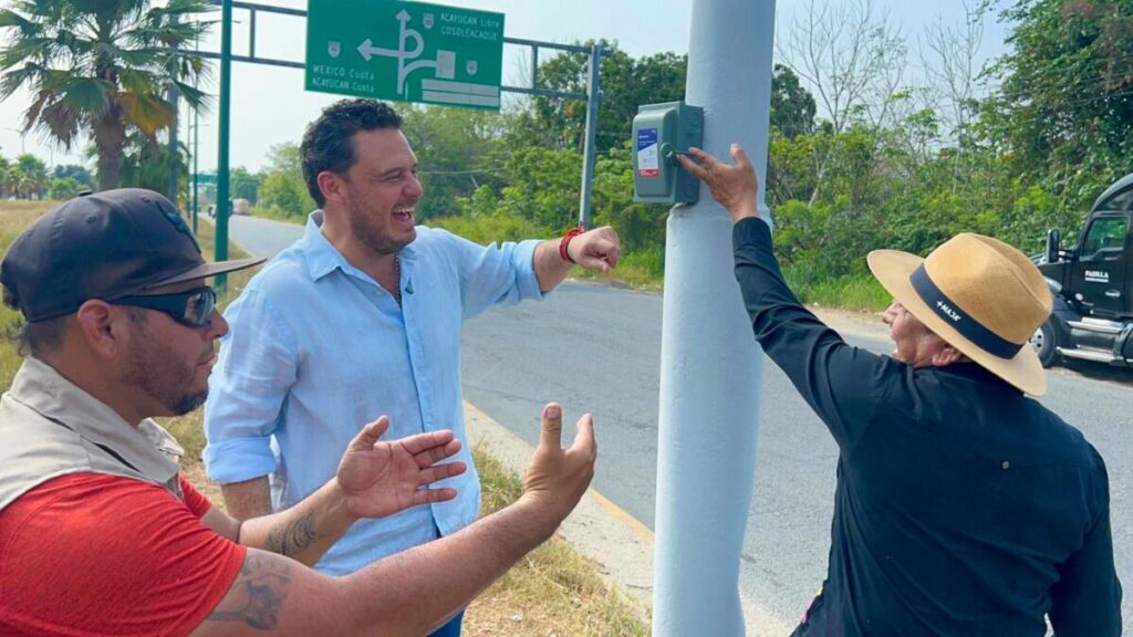 Gobierno de Cosoleacaque fortalece seguridad vial con rehabilitación de semáforo en el C4 Gobierno de Cosoleacaque fortalece seguridad vial con rehabilitación de semáforo en el C4