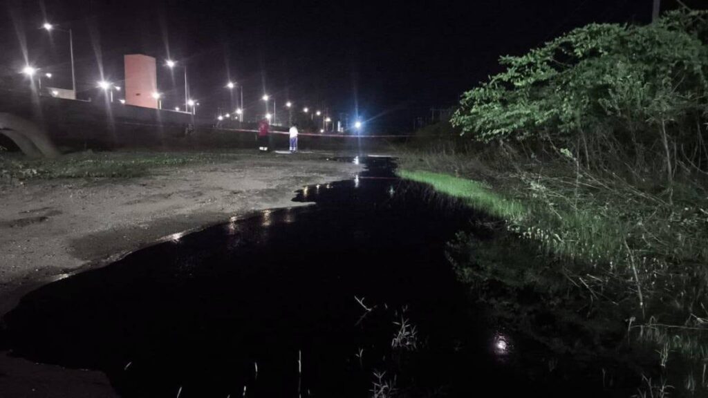 Pemex controla fuga de combustóleo en ducto de Salina Cruz, Oaxaca