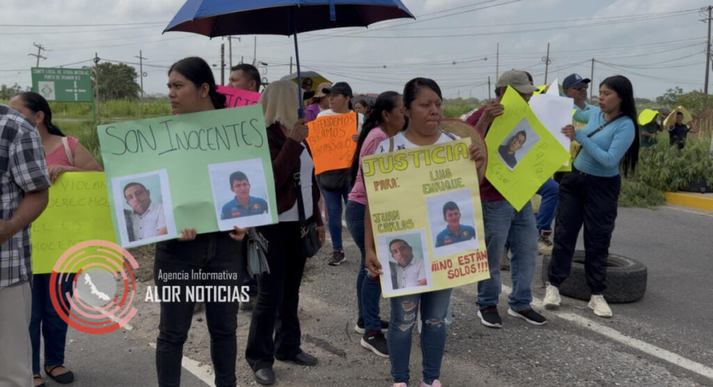 Familiares de policías detenidos en Veracruz aseguran que los uniformados no tienen nada que ver con el caso de Roxana