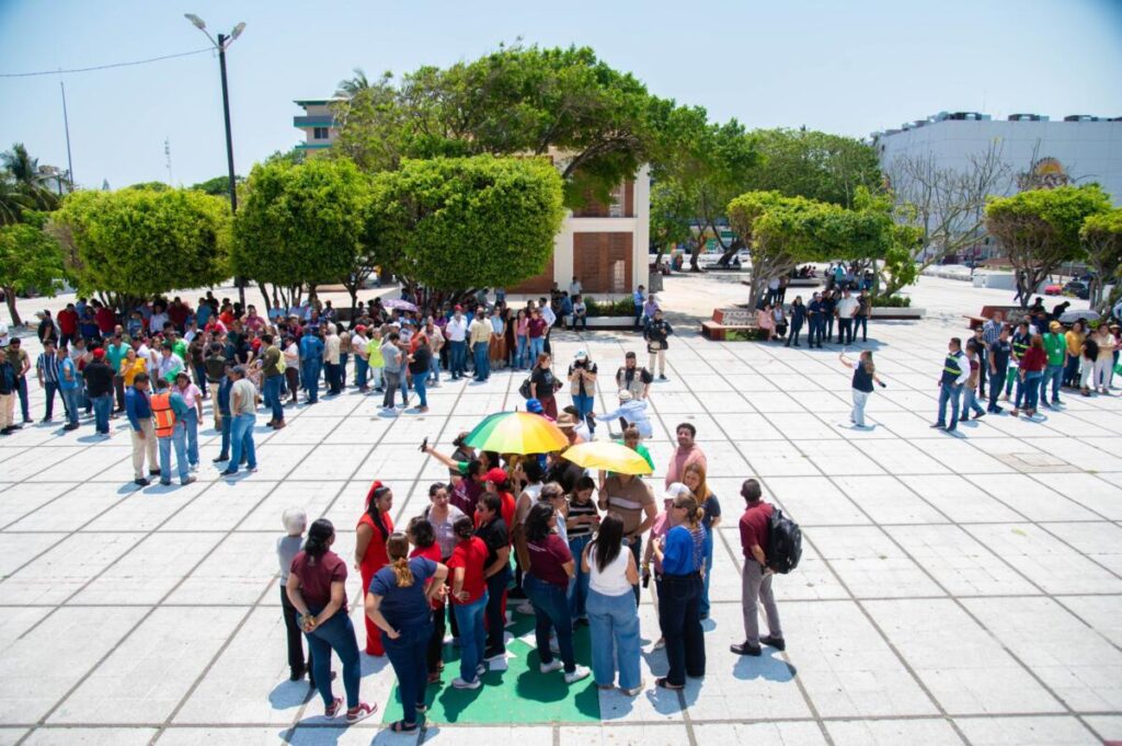 Participan trabajadores del Ayuntamiento de Coatzacoalcos en el Primer Simulacro Nacional 2026