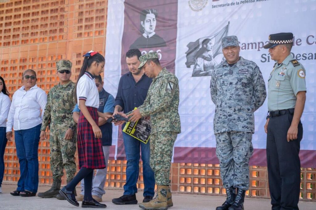 Cirilo Vázquez Parissi pone en marcha módulo de canje de armas en Cosoleacaque