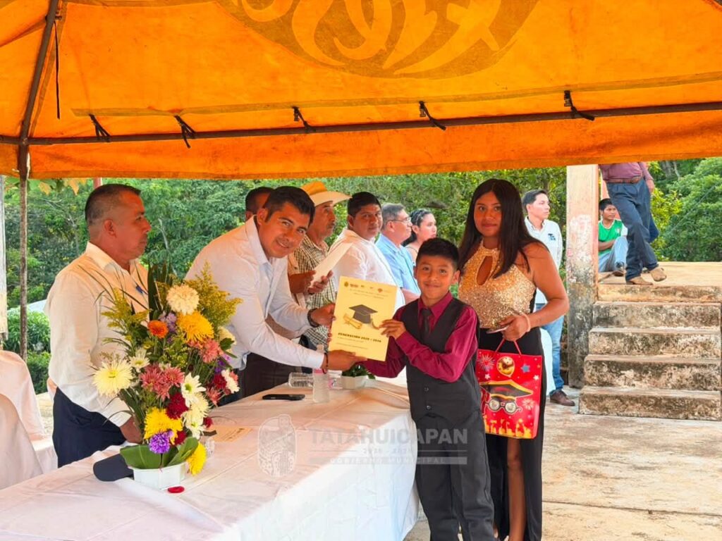 Clausuras escolares que fortalecen el compromiso con la educación. Clausuras escolares que fortalecen el compromiso con la educación.