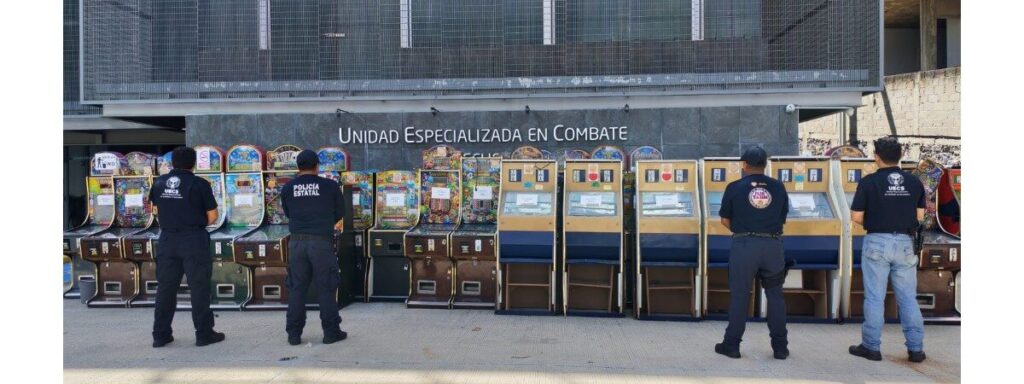 Aseguran 65 máquinas tragamonedas durante operativo contra 3xt0r$!0n en Veracruz Aseguran 65 máquinas tragamonedas durante operativo contra 3xt0r$!0n en Veracruz