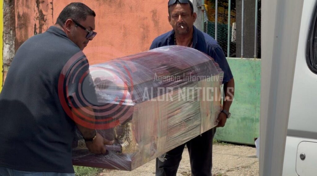 VIDEO: Llega cuerpo de Roxana a Nanchital. Su familia pide justicia divina VIDEO: Llega cuerpo de Roxana a Nanchital. Su familia pide justicia divina