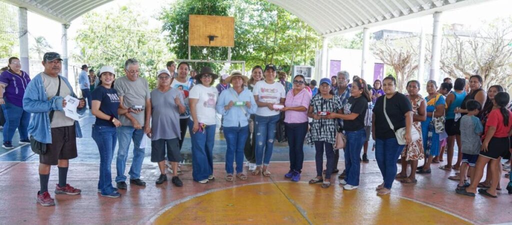 Ayuntamiento de Cosoleacaque continúa con la entrega de lentes gratuitos