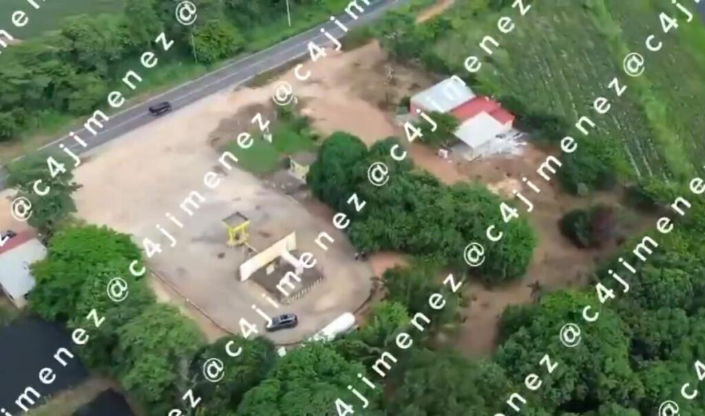 Aseguran perdió donde se distribuye gas LP clandestino en carretera Sayula-Tierra Blanca Aseguran perdió donde se distribuye gas LP clandestino en carretera Sayula-Tierra Blanca