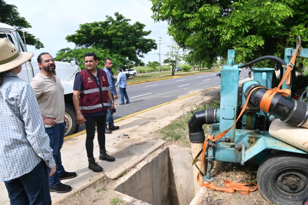 Atiende Gobierno de Coatzacoalcos colonias afectadas por las lluvias y supervisa trabajos de limpieza