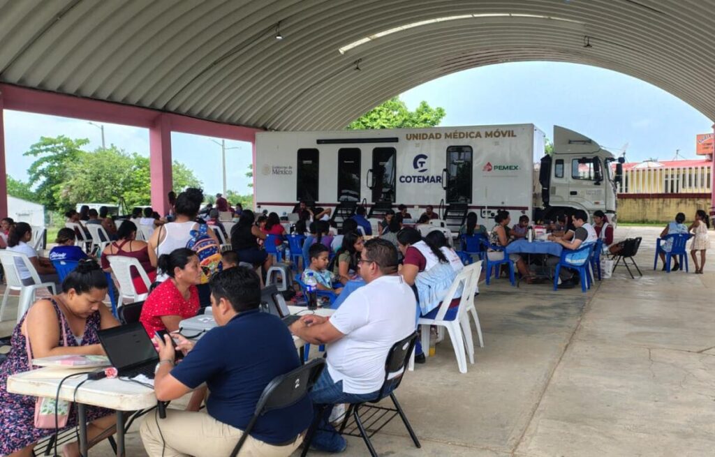Habitantes de ejidos vecinos aprovechan servicios de la Unidad Médica Móvil en Coatzacoalcos Habitantes de ejidos vecinos aprovechan servicios de la Unidad Médica Móvil en Coatzacoalcos