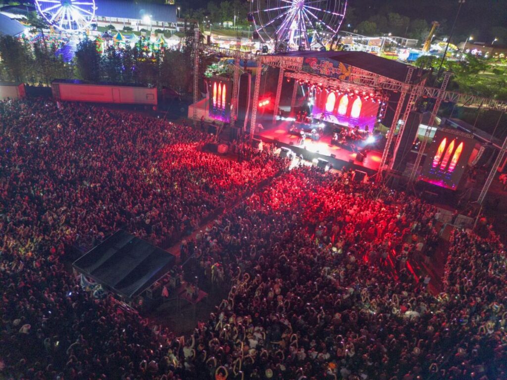 Lleno total: Espinoza Paz conquista al público de la Feria Cosoleacaque 2026