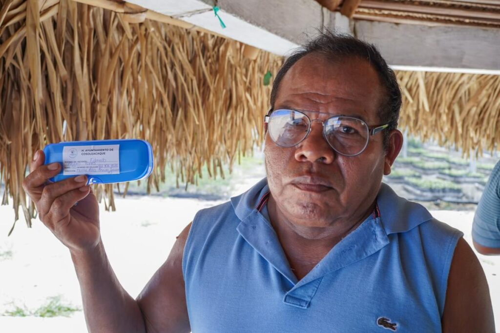 Acerca Gobierno de Cosoleacaque apoyos de salud visual a Monte Alto