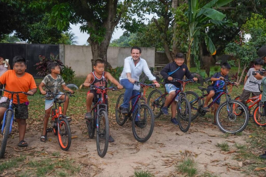 Gobierno de Cosoleacaque acerca actividades deportivas y convivencia familiar a las colonias