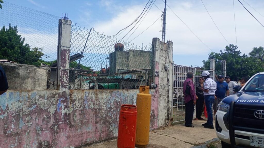 Fall3c3 mujer que sufrió graves quemaduras en explosión de gas en Coatzacoalcos.