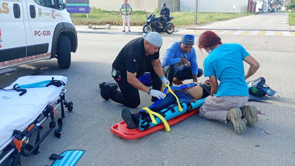 Embisten a motociclista en el Malecón de Coatzacoalcos