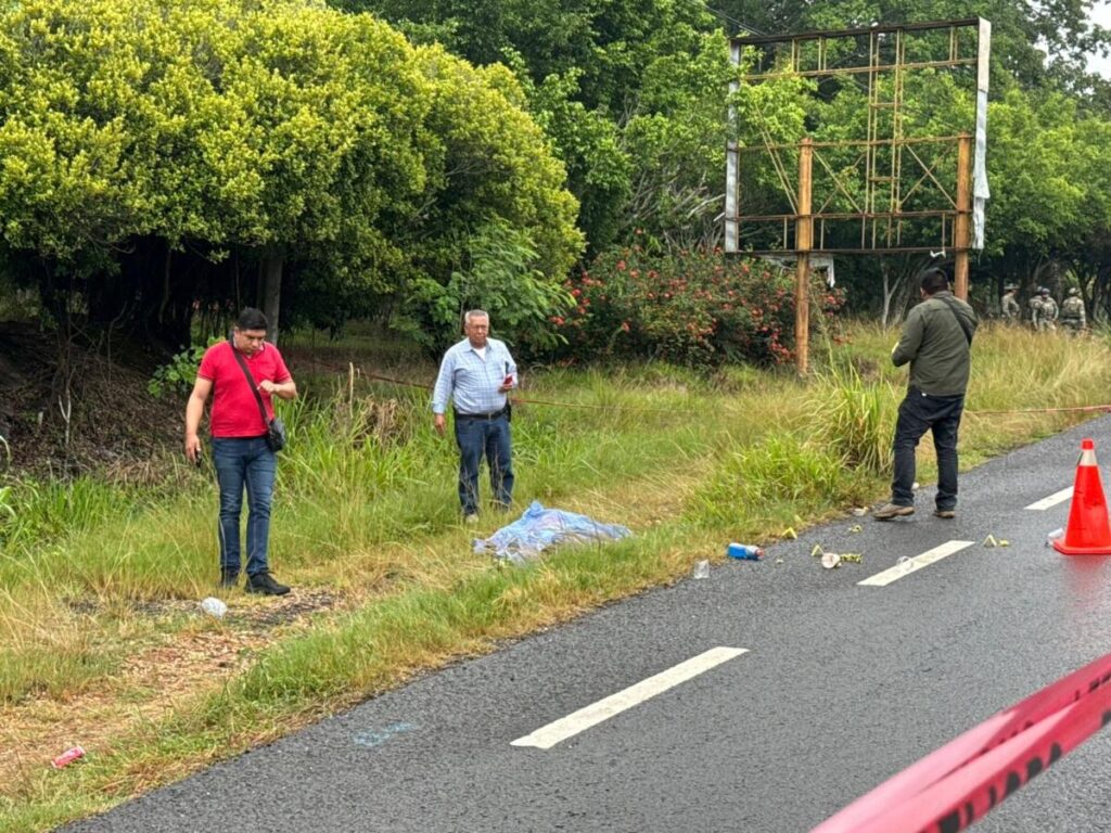 Localizan cuerpo sin vida a orillas de la carretera Transístmica Jáltipan–Acayucan