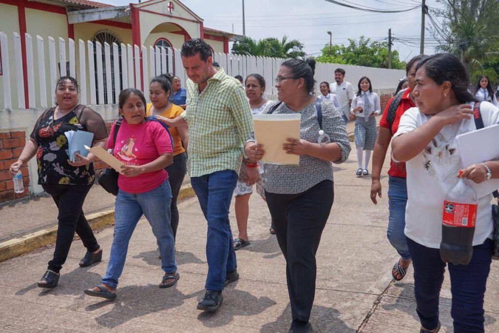 Encabeza alcalde Cirilo Vázquez Parissi jornada de servicios en la localidad de Canticas. Encabeza alcalde Cirilo Vázquez Parissi jornada de servicios en la localidad de Canticas.