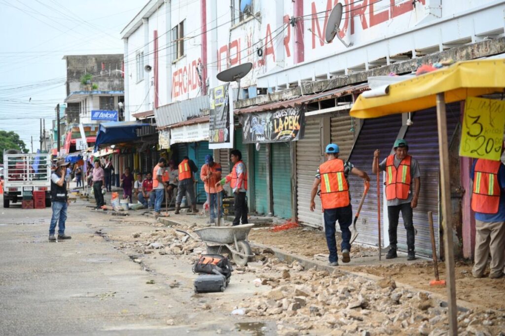 Arranca rehabilitación de banquetas del Mercado Morelos para mejorar la movilidad y seguridad de peatones