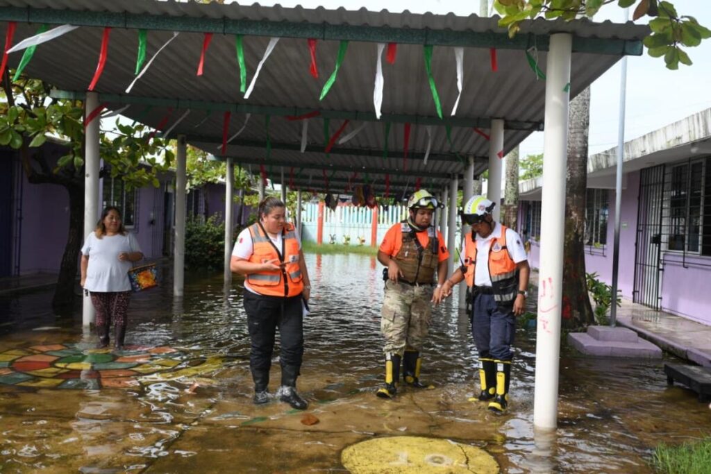 Inspeccionan 24 escuelas de Coatzacoalcos por daños ocasionados por el Frente Frío 2