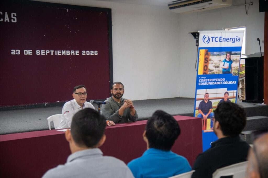 Atestigua Pedro Miguel Rosaldo entrega de 12 becas de TC Energía a jóvenes de Coatzacoalcos