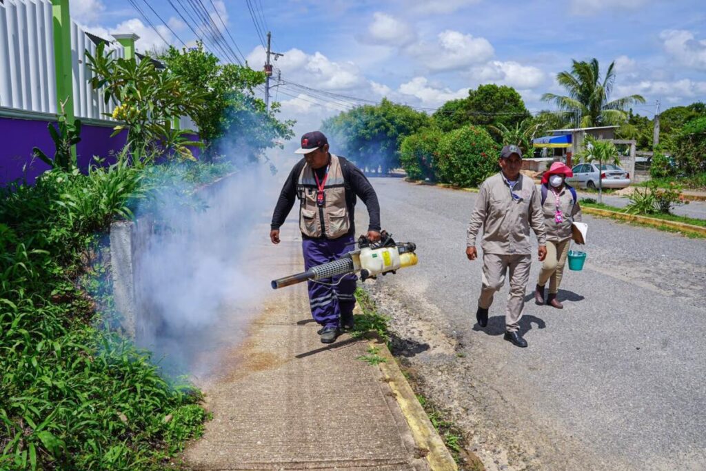 El Ayuntamiento de Cosoleacaque lleva acciones de prevención y control del dengue a la cabecera municipal