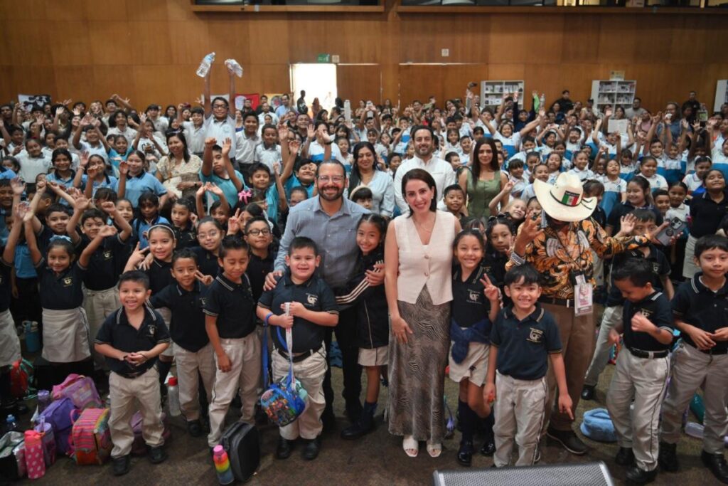 Impulsa Pedro Miguel Rosaldo la lectura con 18 mil ejemplares en la Feria del Libro “Coatzacoalcos Lee”